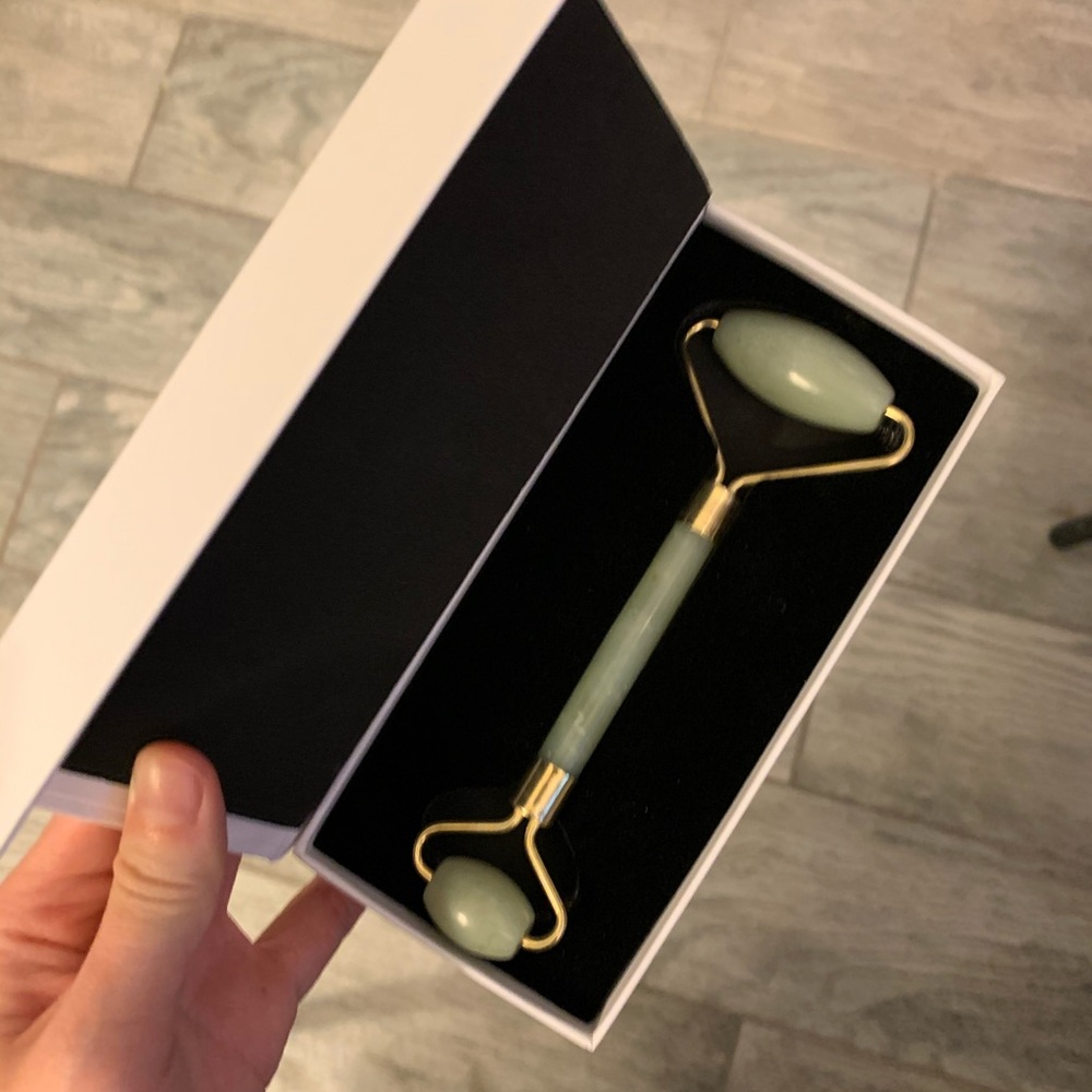 Jade face massager roller new in box